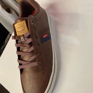 Mens Levi sneaker size 12